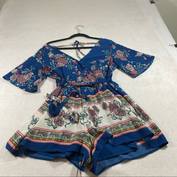 Trixxi Romper Shorts Floral V Neck Tie Belt Short sleeve Woman’s Medium Romper - Picture 7 of 9